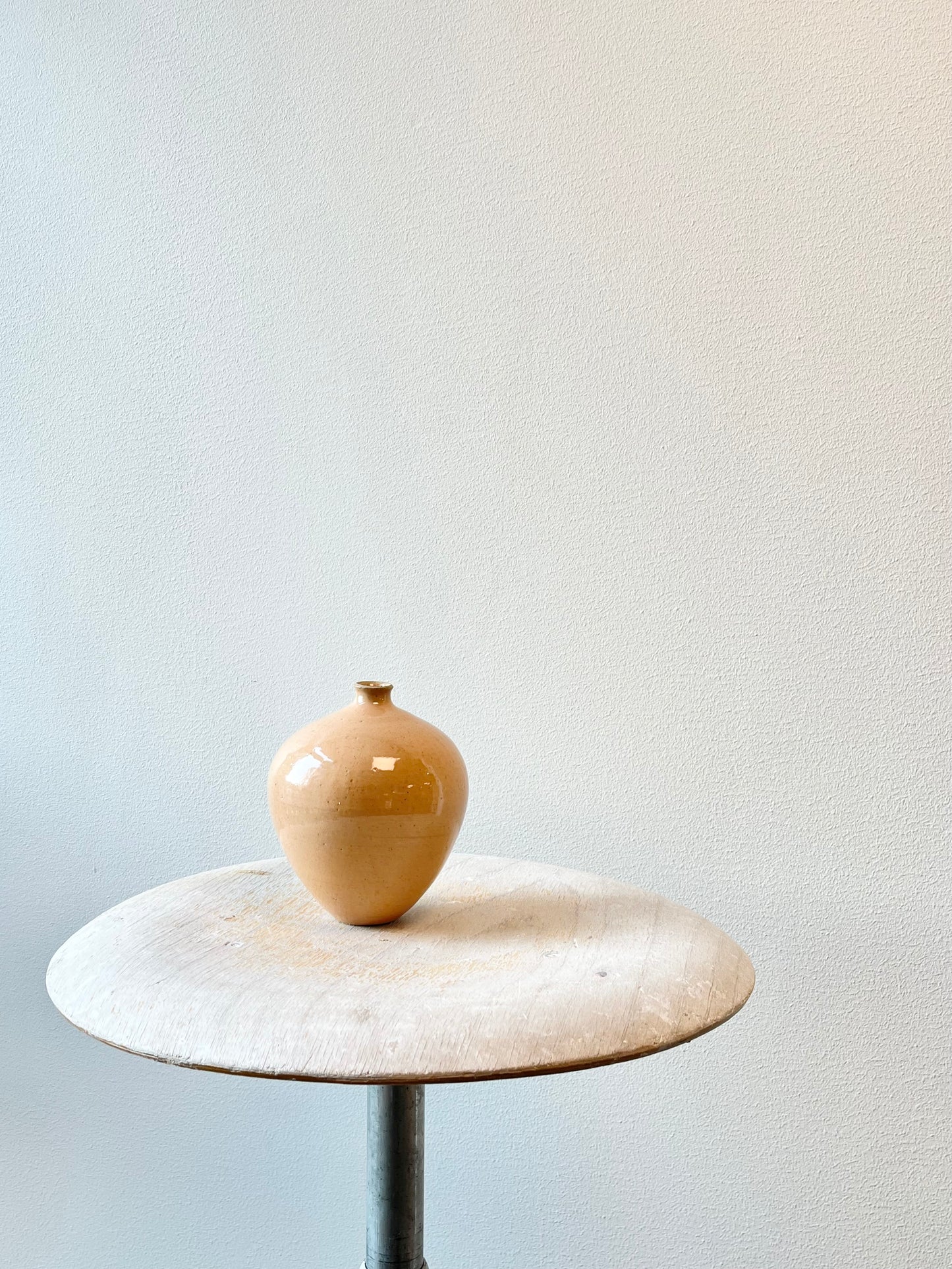 Aprikosfärgad liten bulle