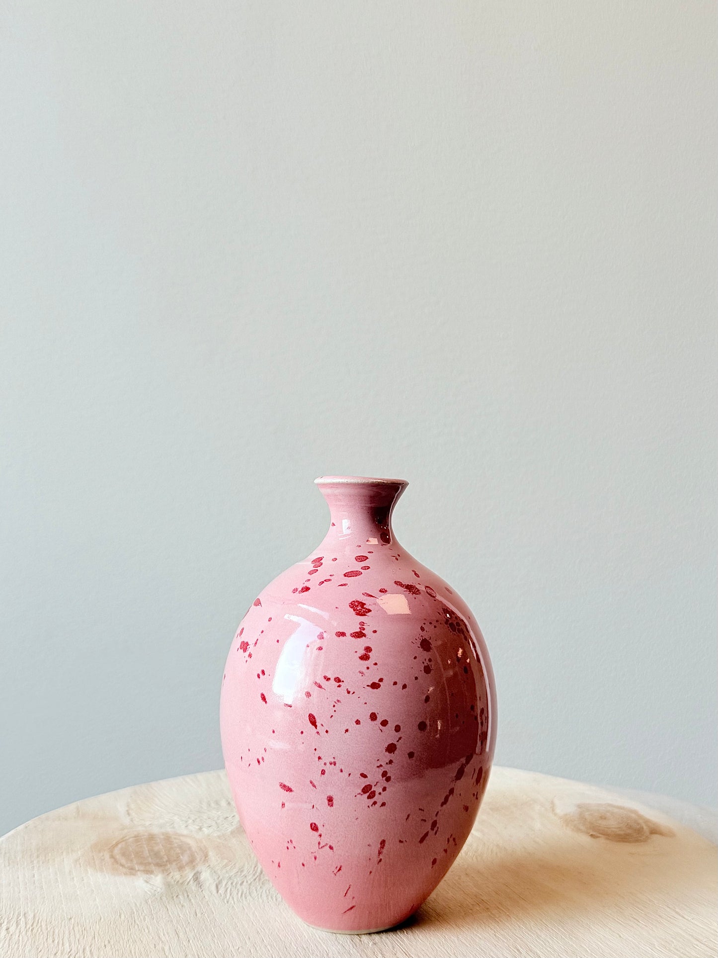 Rosa liten med rött